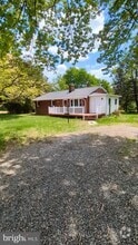Building Photo - 6461 Brokenburg Rd