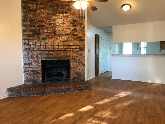 Foto del edificio - AVAILABLE NOW --Two Bedroom 1.5 Bath Duplex Unit in Euless
