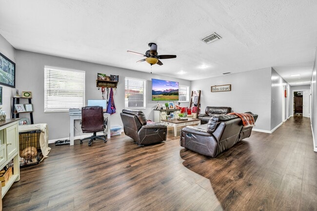 Photo - 875 E 29th St (Hialeah, FL) House
