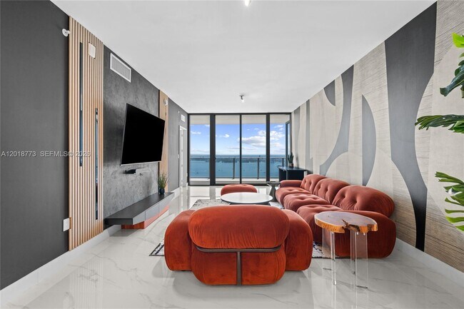 Foto del edificio - 700 NE 24th St
