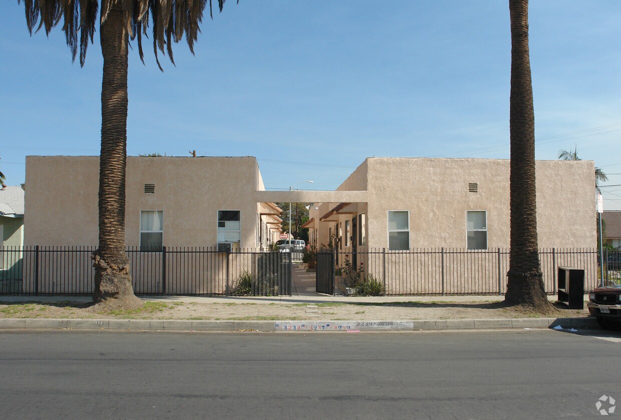 Primary Photo - 3233-3239 Larga Ave