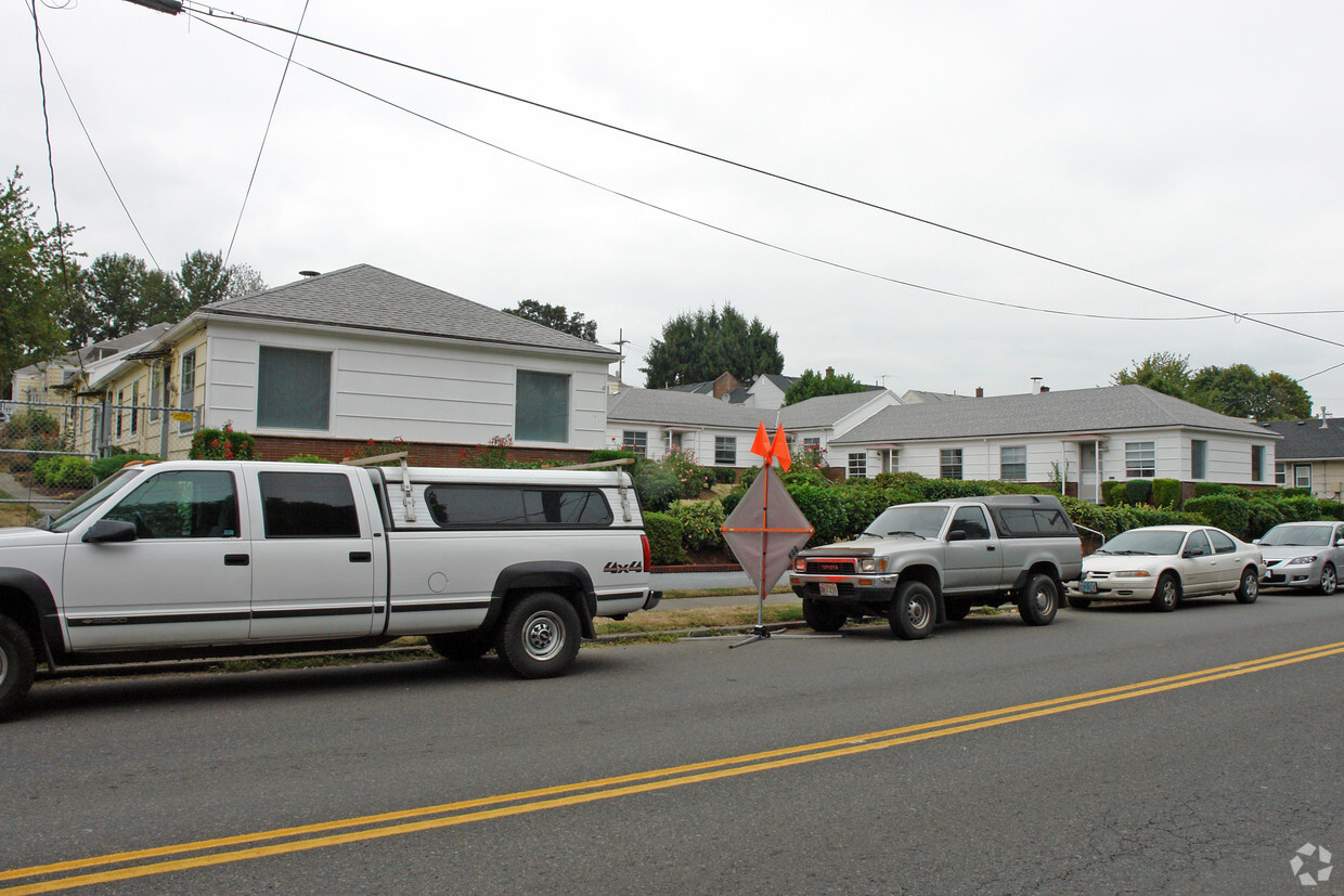 Building Photo - Westmoreland 16