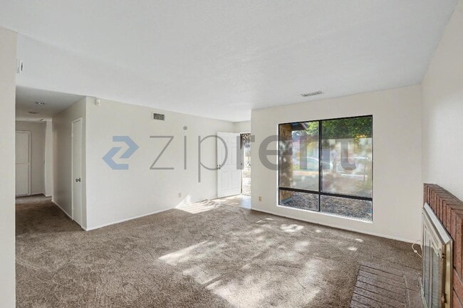 Building Photo - Unit