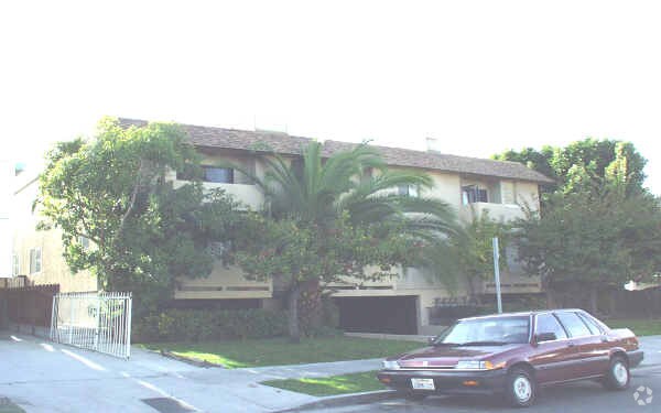 Building Photo - 3719 Kelton Ave