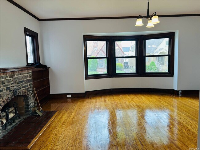 Building Photo - 166-40 25th Ave