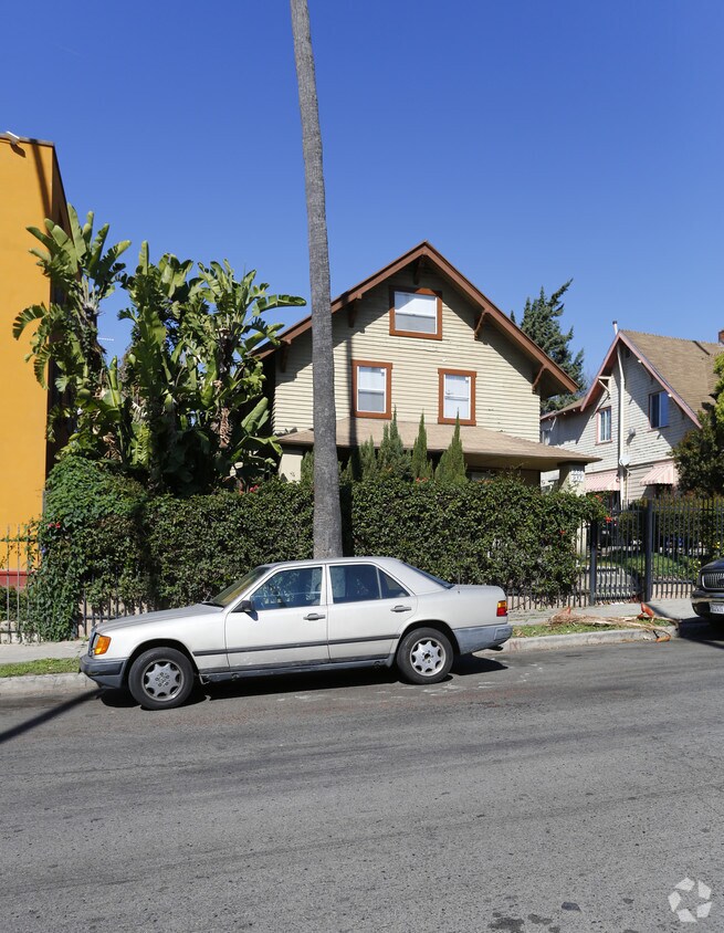 Building Photo - 923-935 S Kenmore Ave