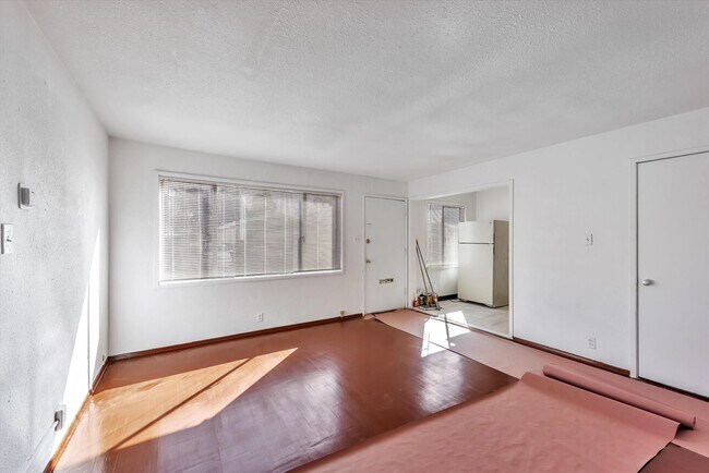 Foto del edificio - 6033 Foothill Blvd