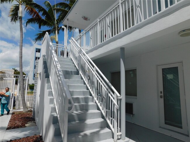 Foto del edificio - 7445 Harding Ave