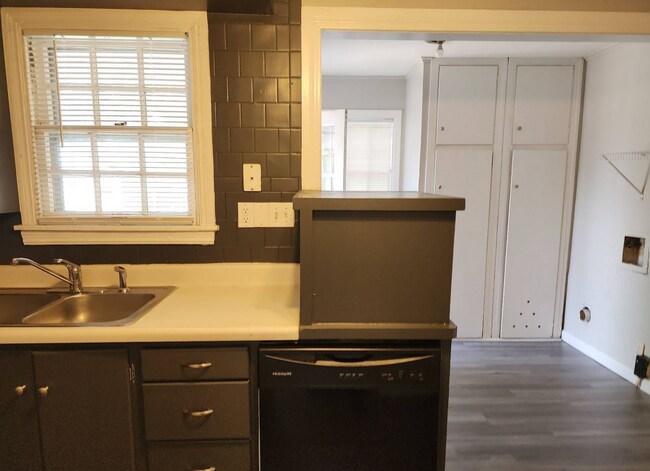 Photo - Nice 2 Bed 1 Bath Home in Excellent Locati...