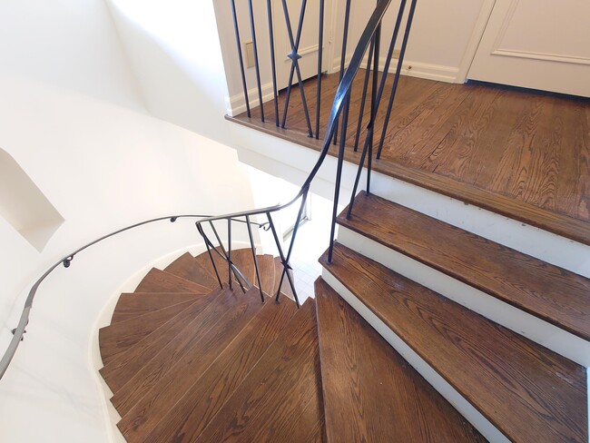 Building Photo - 3222 E Hampshire St