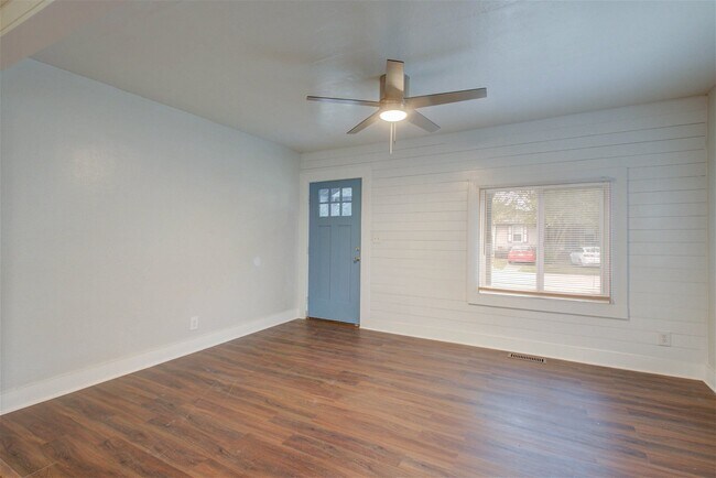 Building Photo - 2241 Bailey Drive, North Charleston, SC 29...
