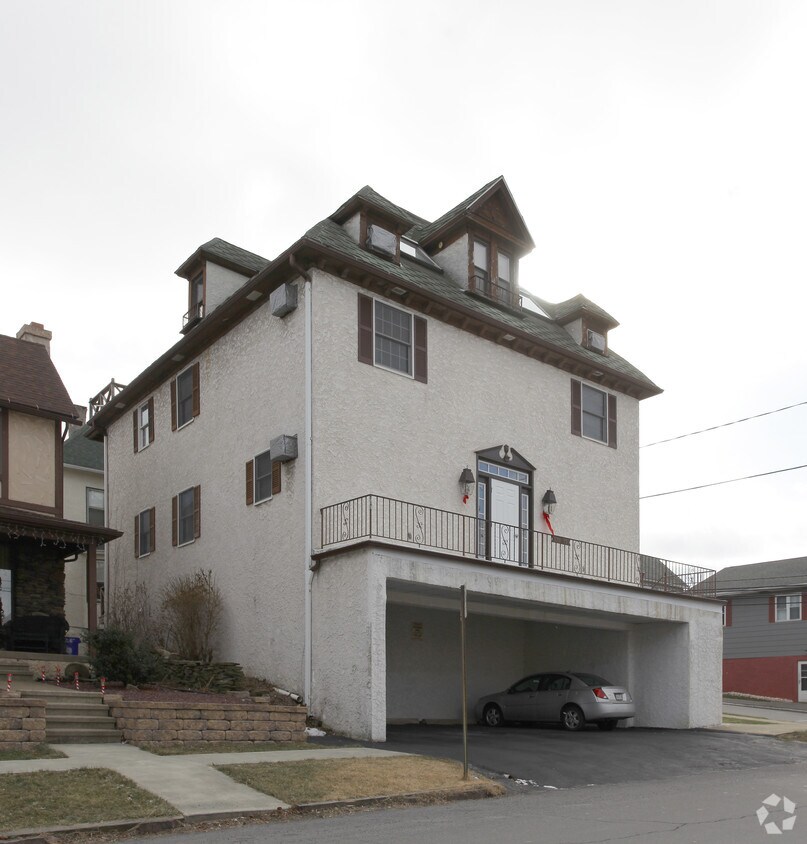 Primary Photo - 329-331 S Webster Ave