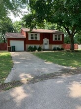 Building Photo - 809 Pettit Ct