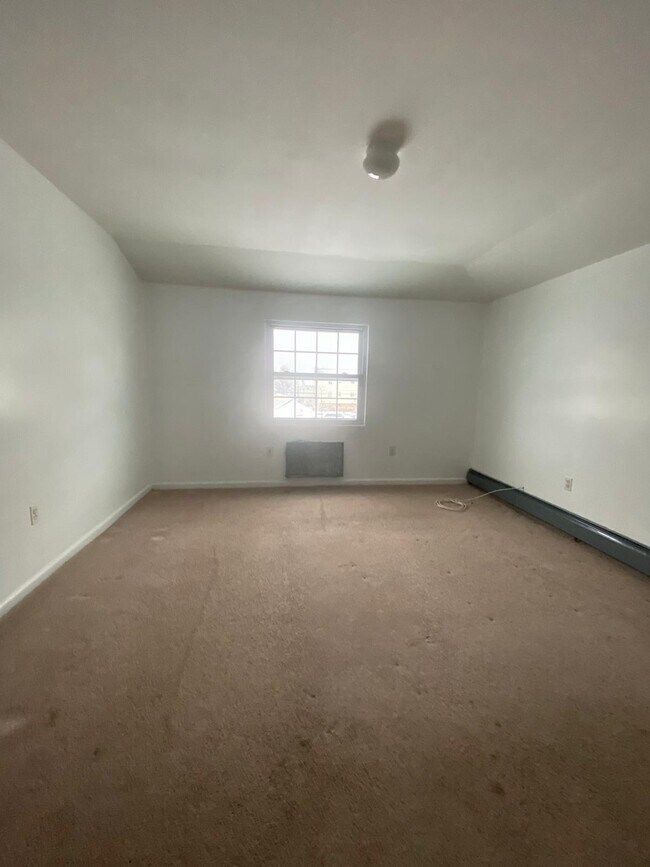 Building Photo - 512 Beach 67th St