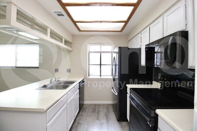 Foto del edificio - 1222 W Baseline Rd