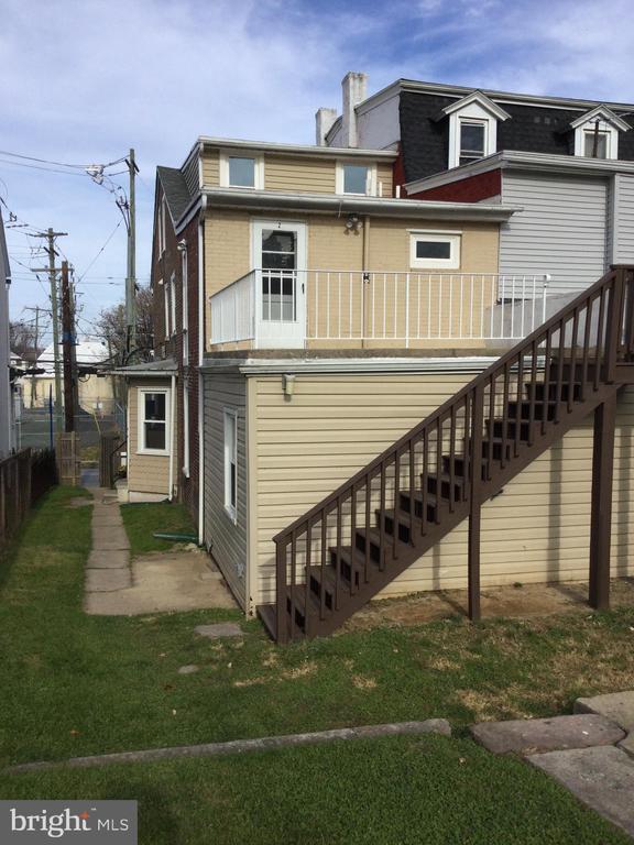 Building Photo - 556 Bridge St