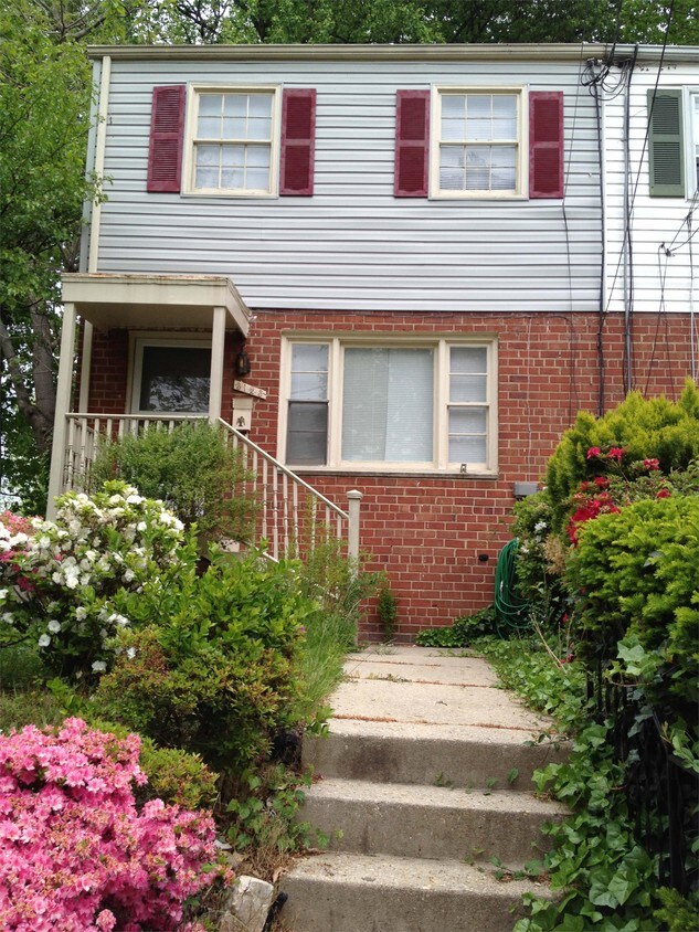 Building Photo - 3123 Medway St