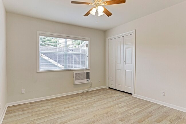 Building Photo - 2202 Park St