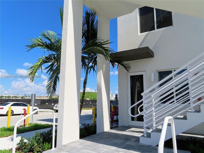 Building Photo - 6401 NW 103rd Pl