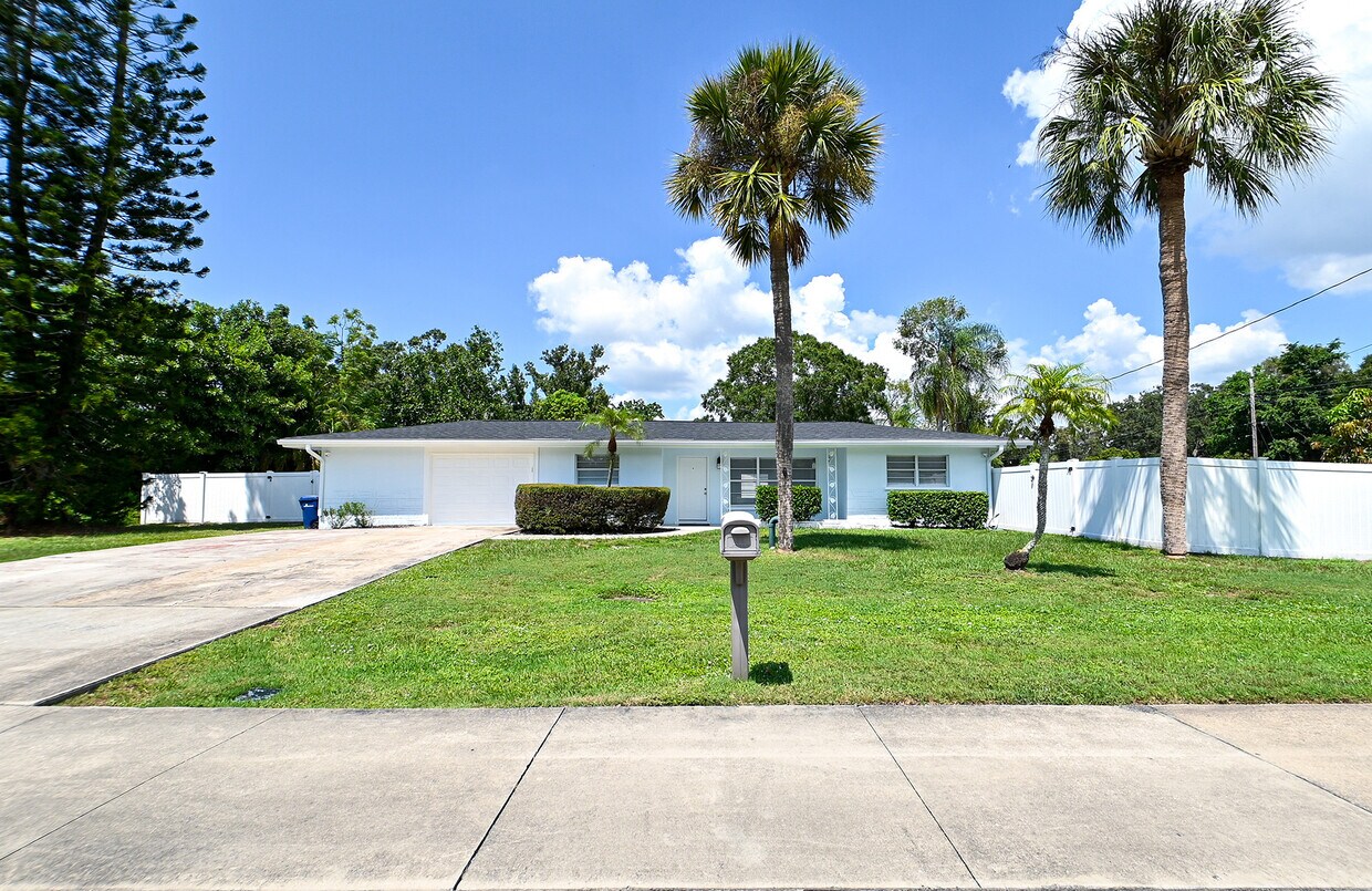 Primary Photo - 4343 Webber St