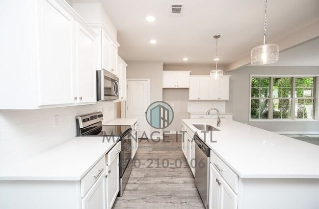 Building Photo - Wonderful 3 Bedroom Townhome in Buford Cit...