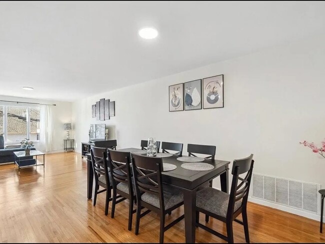 COMEDOR - 42 Van Buren St