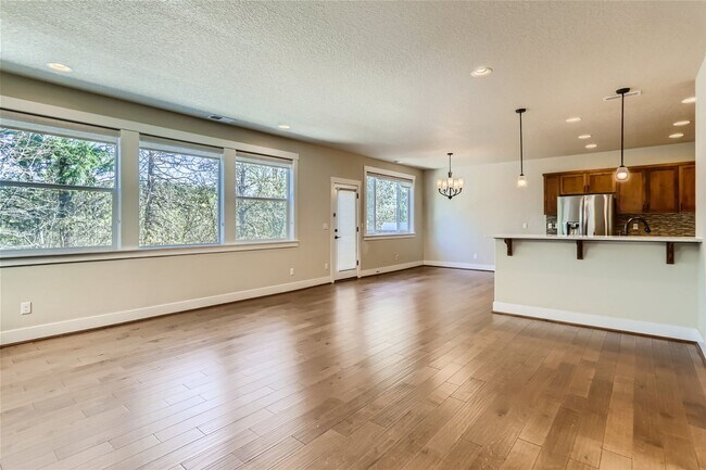 Foto del edificio - Charming Home Backing to Beaverton Creek N...