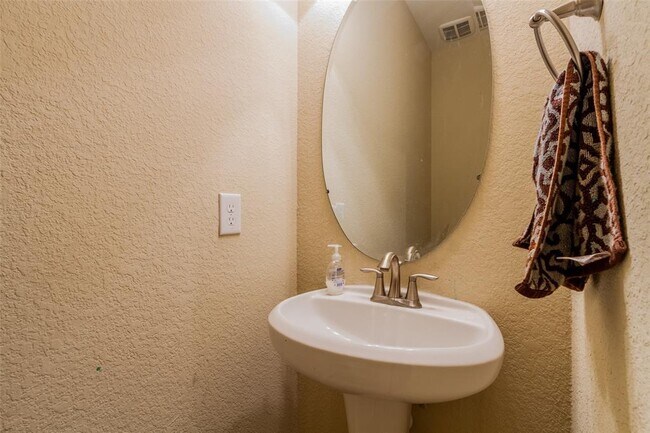 Foto del edificio - 20723 Cactus Lake Ln