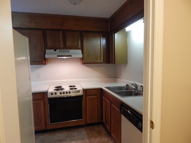 Building Photo - 1520 Forest Knolls Cir SE