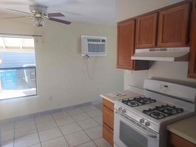 Foto del edificio - 411 E St