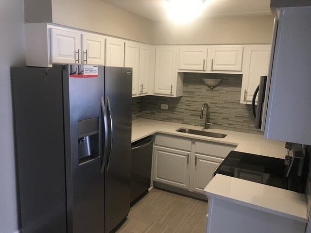 Building Photo - 7350 Sandalwood Dr