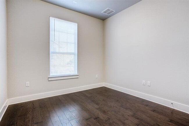 Building Photo - 9509 McKnight Lp