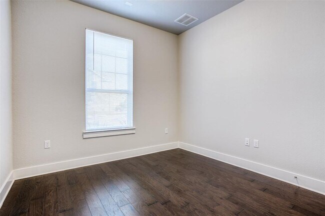 Foto del edificio - 9509 McKnight Lp