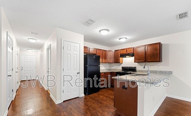 Photo - 685 Herman St House