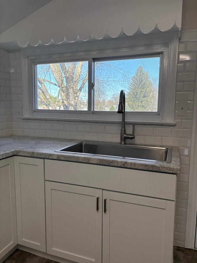 Hundir - 129 Ridge Rd