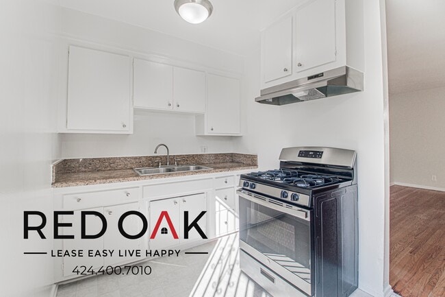 Building Photo - 6655 Franklin Ave