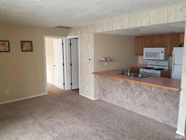 Building Photo - 1206 S College Mall Rd