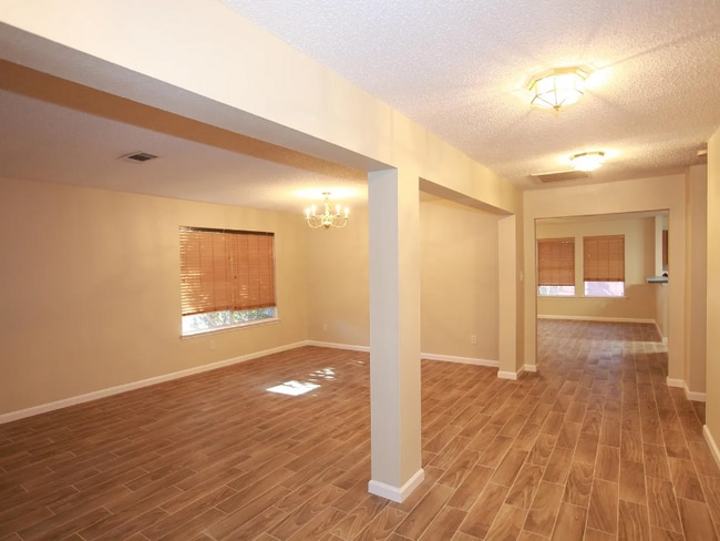 Building Photo - 955 Wisperwood Dr