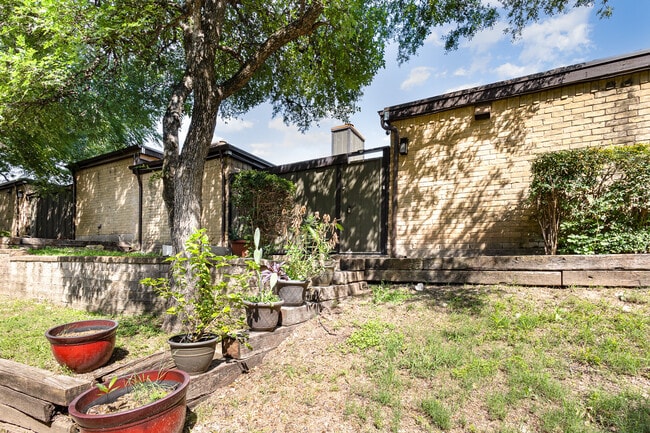 Building Photo - 4665 Country Creek Dr