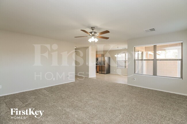 Foto del edificio - 2278 E Spruce Dr