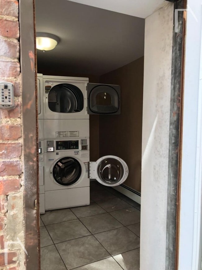 Building Photo - Top-notch and unique BU...