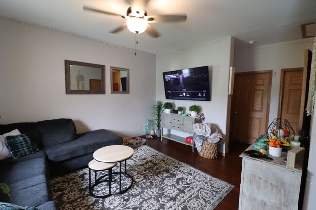 Building Photo - Spacious Town House for Rent