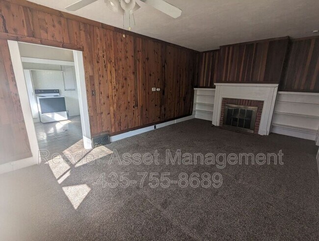 Building Photo - 615 E 600 N