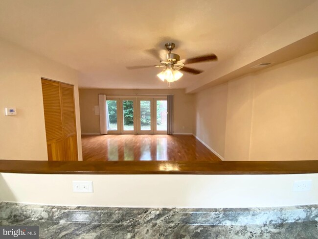 Building Photo - 5 Kings Ct