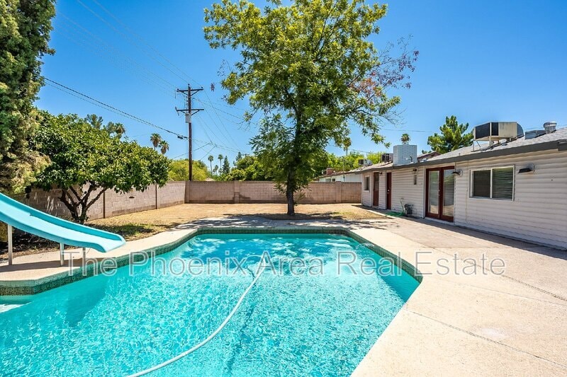 Primary Photo - 522 E Balboa Dr