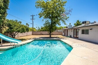 Building Photo - 522 E Balboa Dr