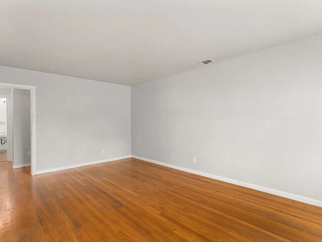 Foto del edificio - Welcome to this charming 2-bedroom
