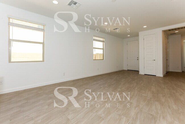 Building Photo - Spacious 4BR Home for You!