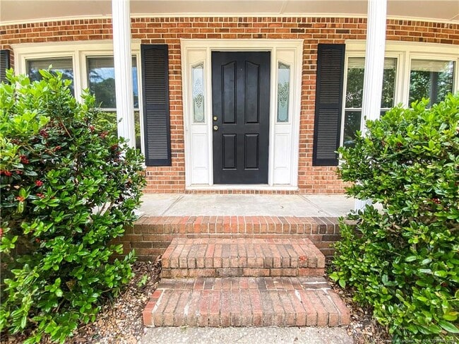 Building Photo - 212 Haverhill Dr