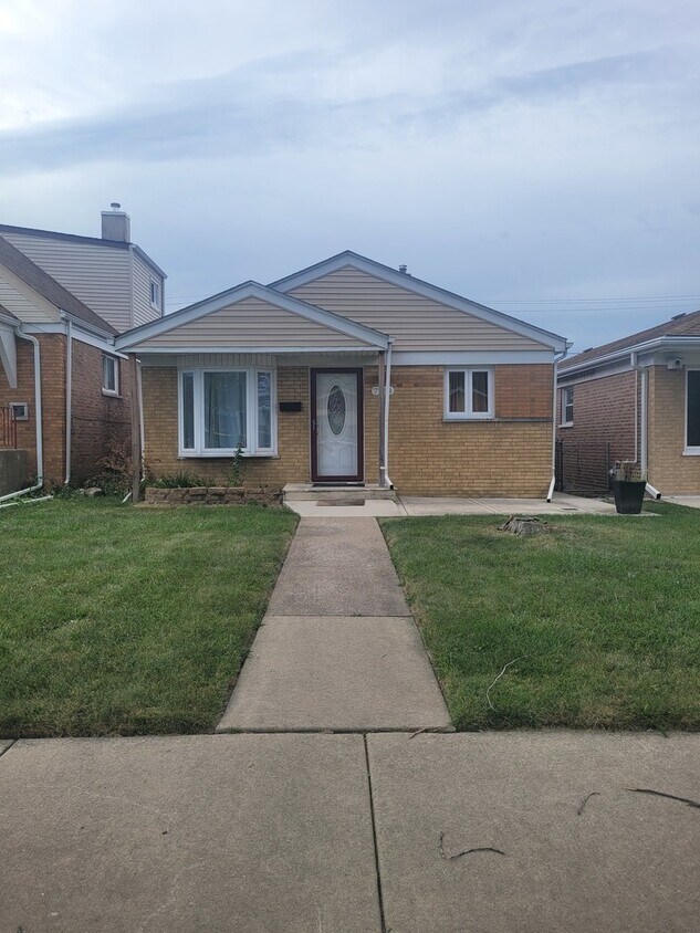 Primary Photo - 7768 Lawler Ave